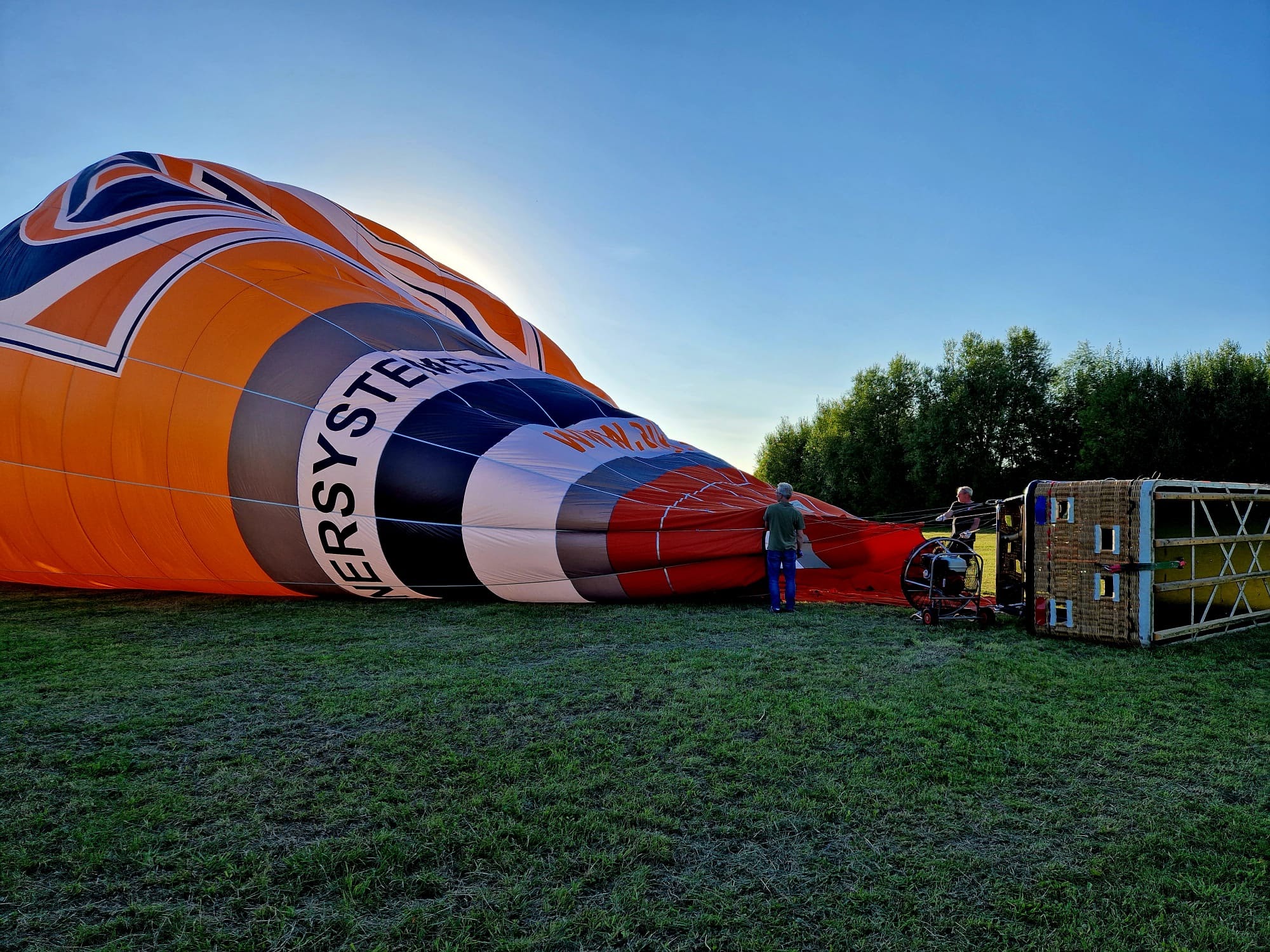 Luchtballon maakt zich klaar om op te stijgen
